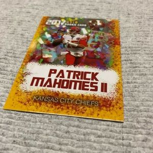 Patrick Mahomes ll 2017 Gold Rookie card